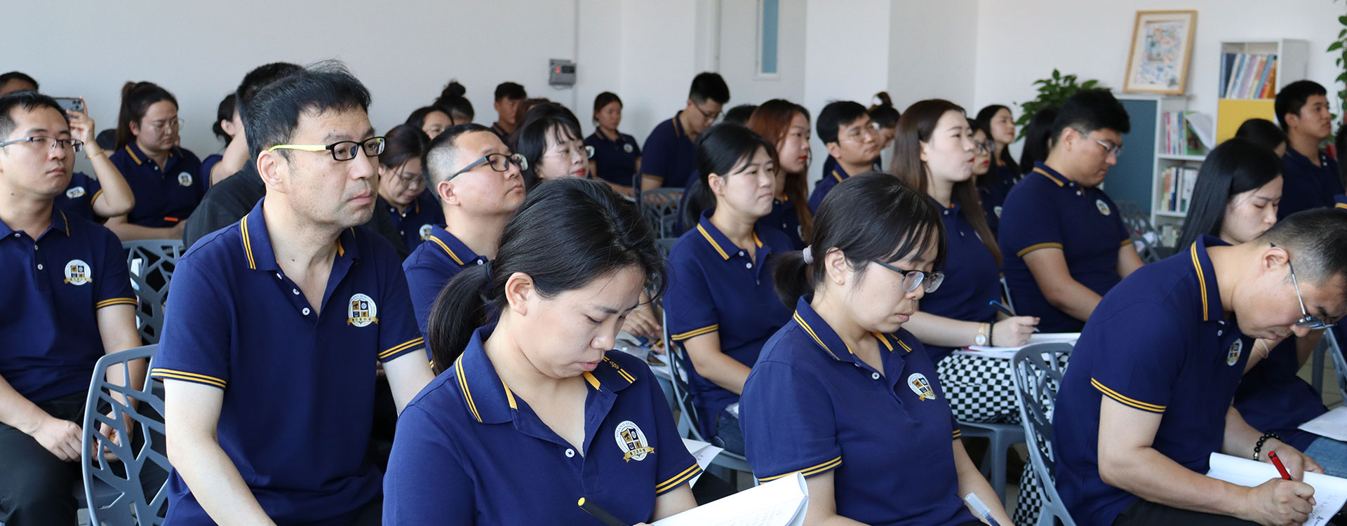 大机吧插老女人小穴视频